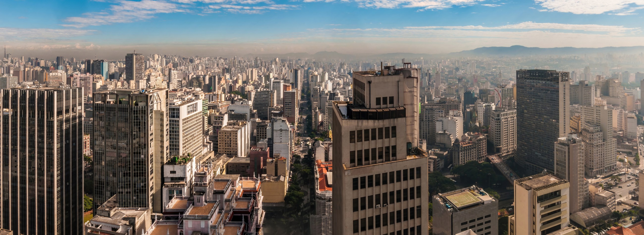 São Paulo cityscape photographed from the Altino Arantes building.